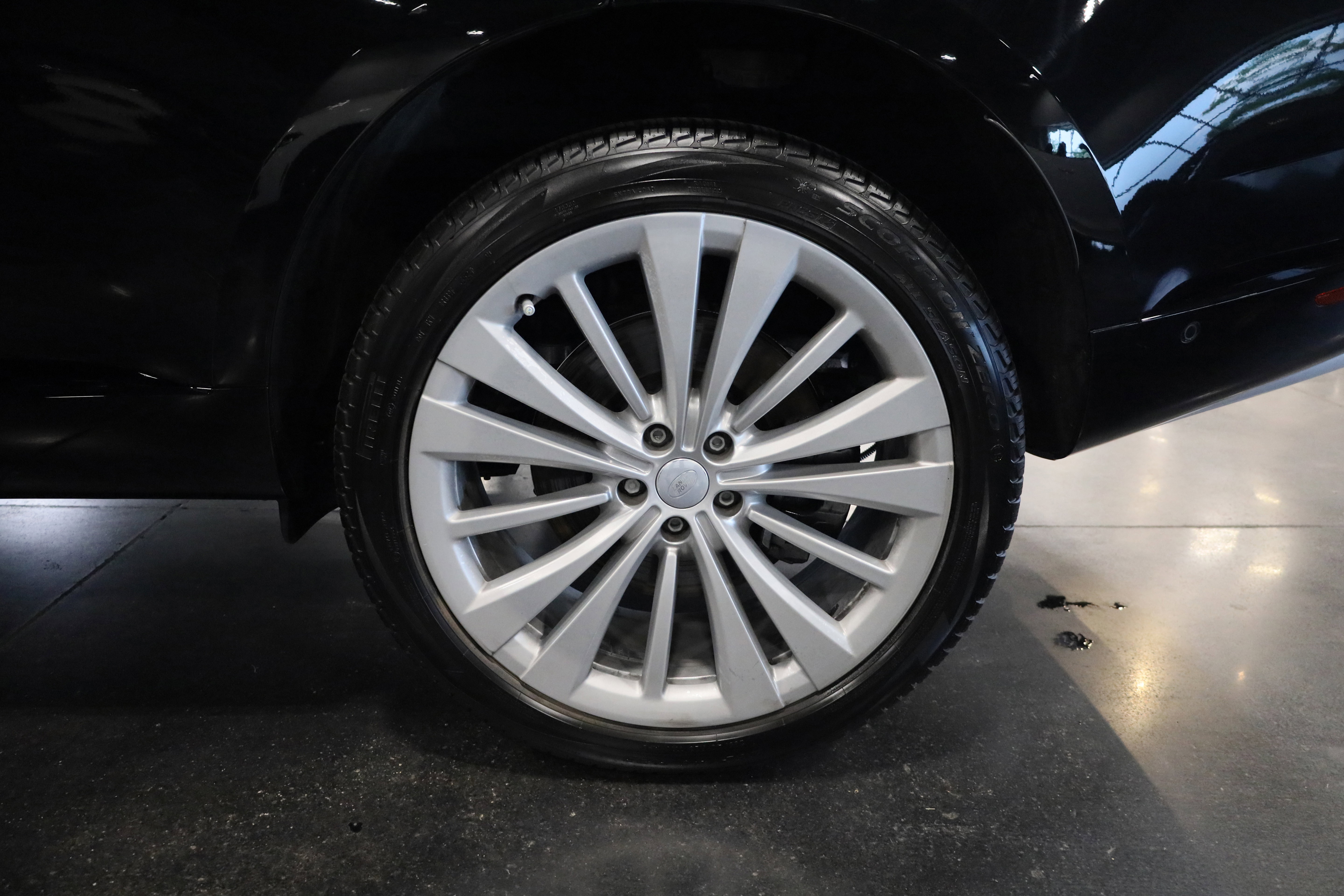 Used 2023 Land Rover Range Rover First Edition image 13