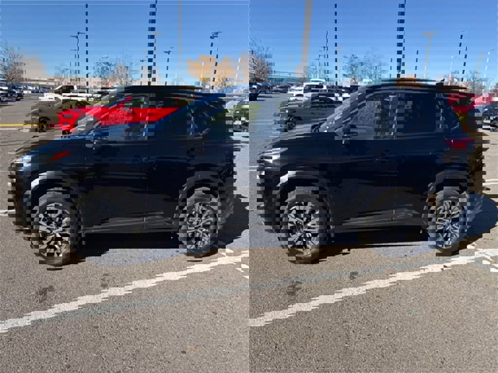 Used 2023 Nissan Rogue SV image 6