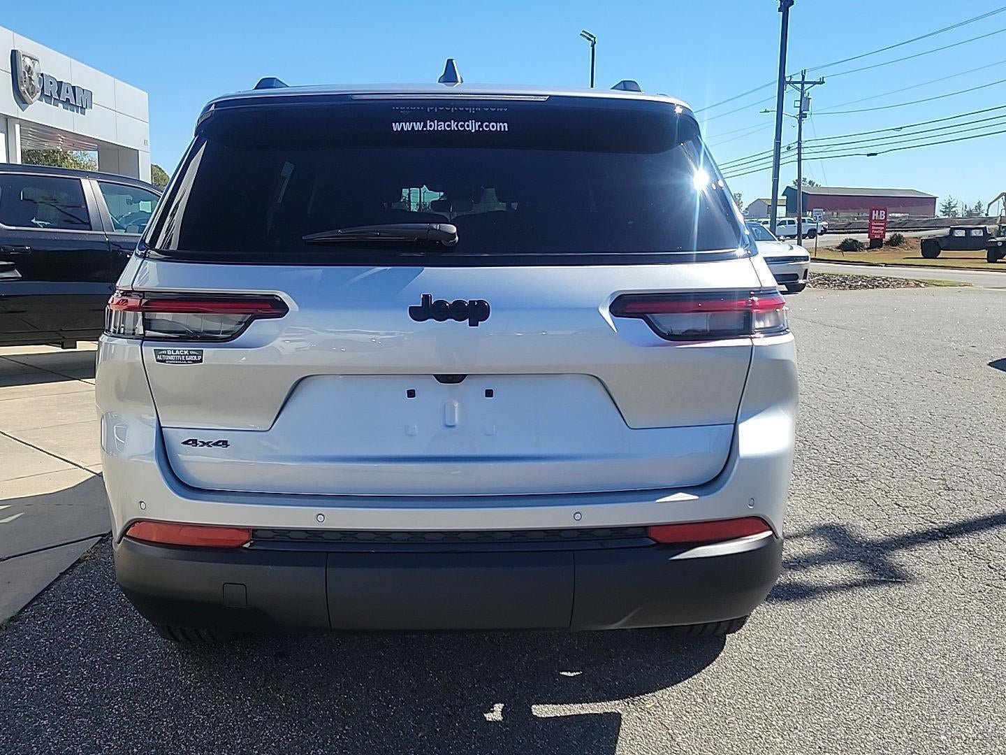 New 2025 Jeep Grand Cherokee L Altitude AWD/4WD image 5