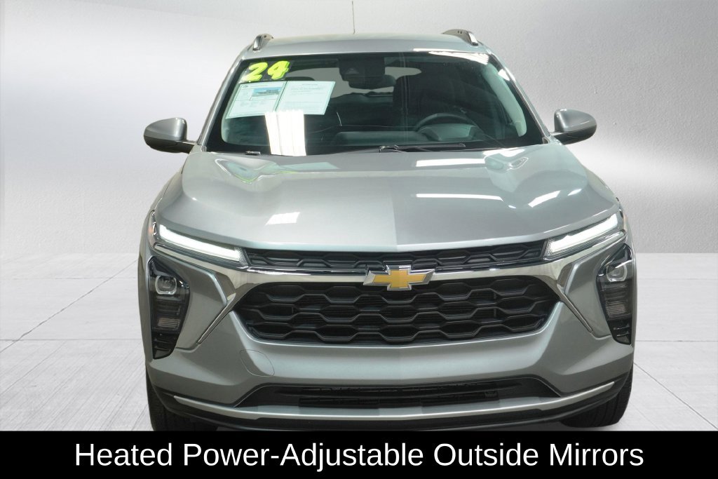 Used 2024 Chevrolet Trax LT w/ LT Convenience Package FWD image 11