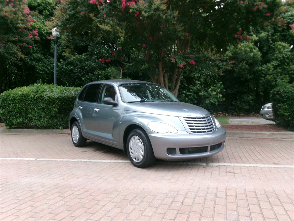 Used 2009 Chrysler PT Cruiser FWD image 3