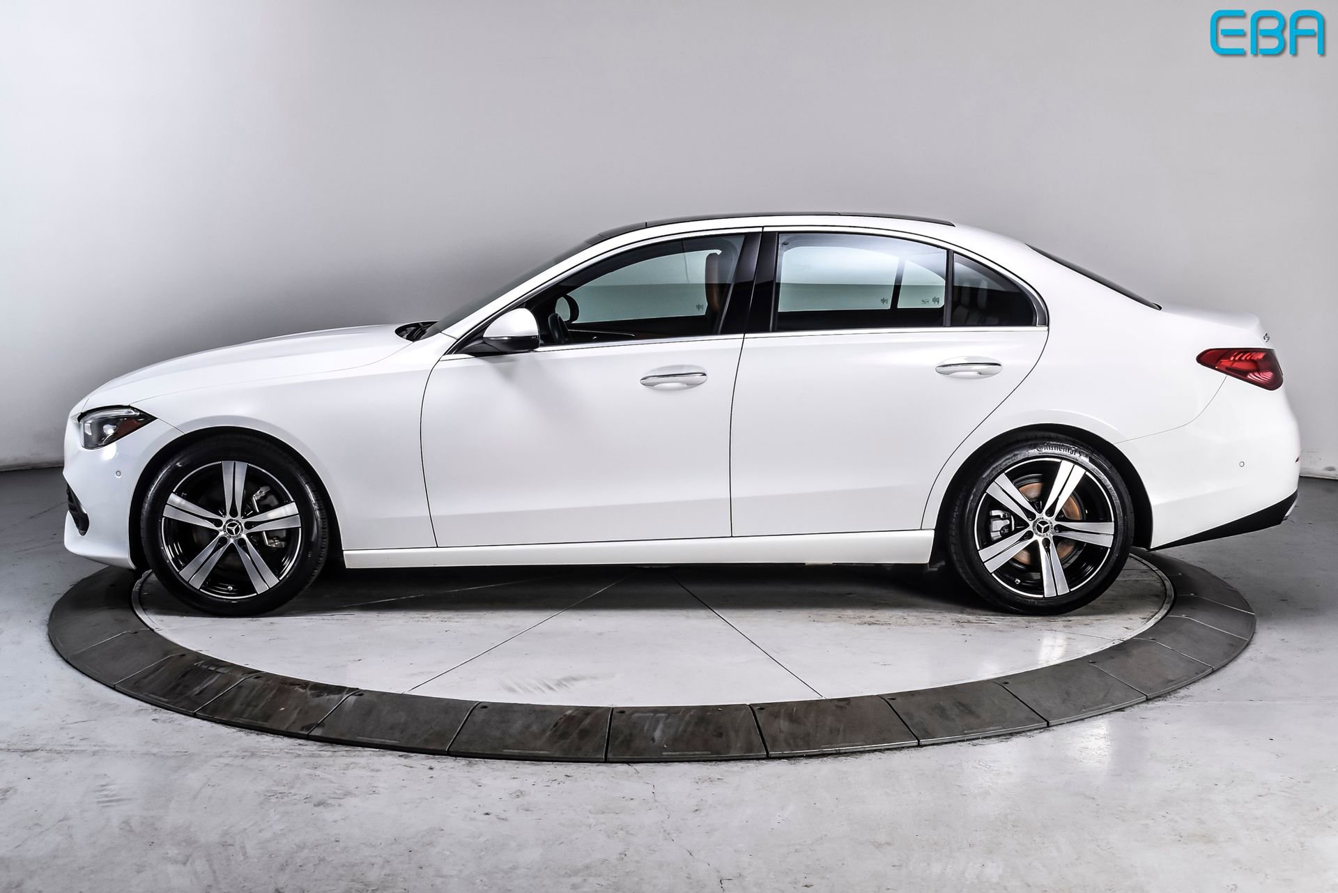 Used 2025 Mercedes-Benz C 300 4MATIC Sedan image 3