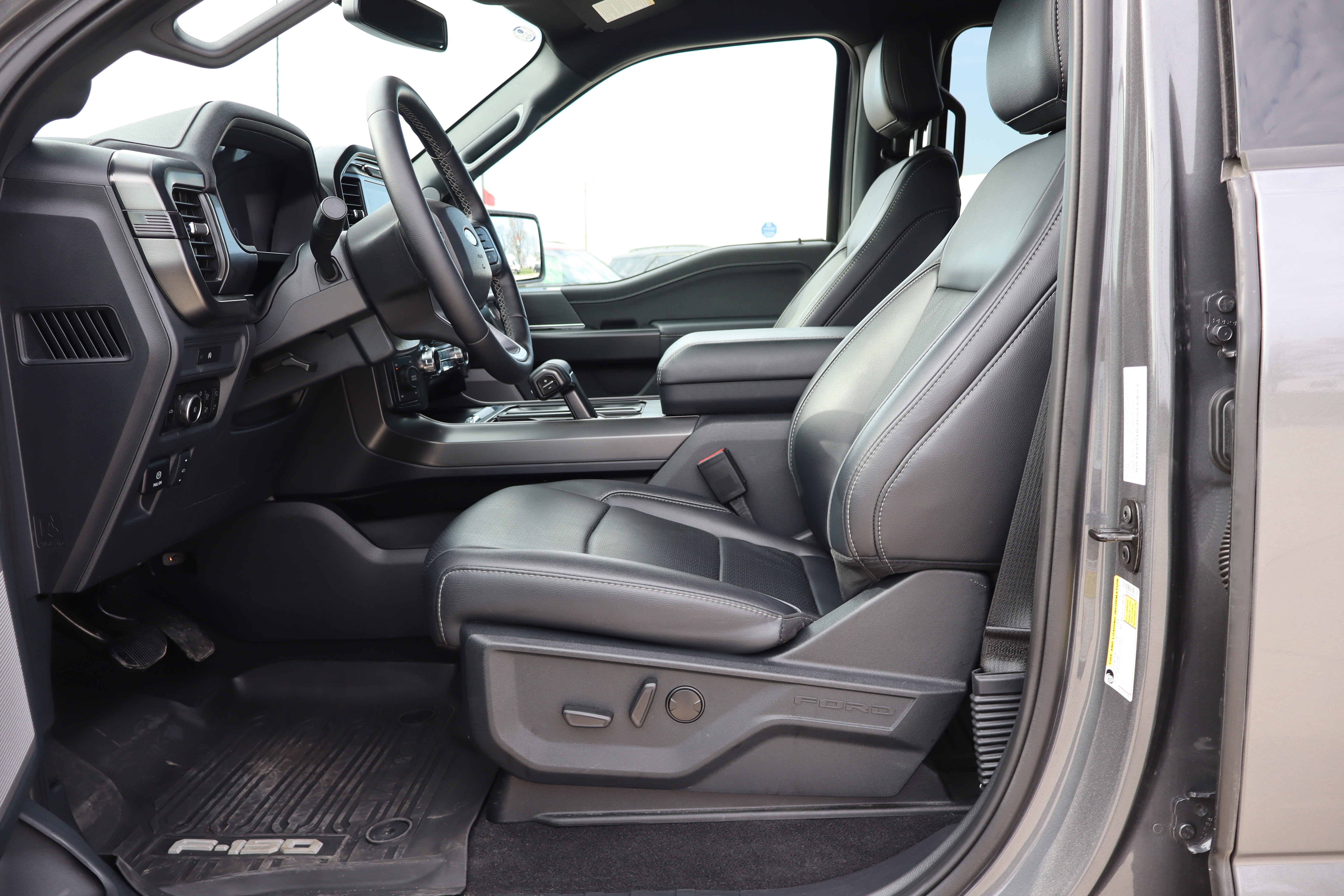 Used 2025 Ford F150 Lariat AWD/4WD image 10