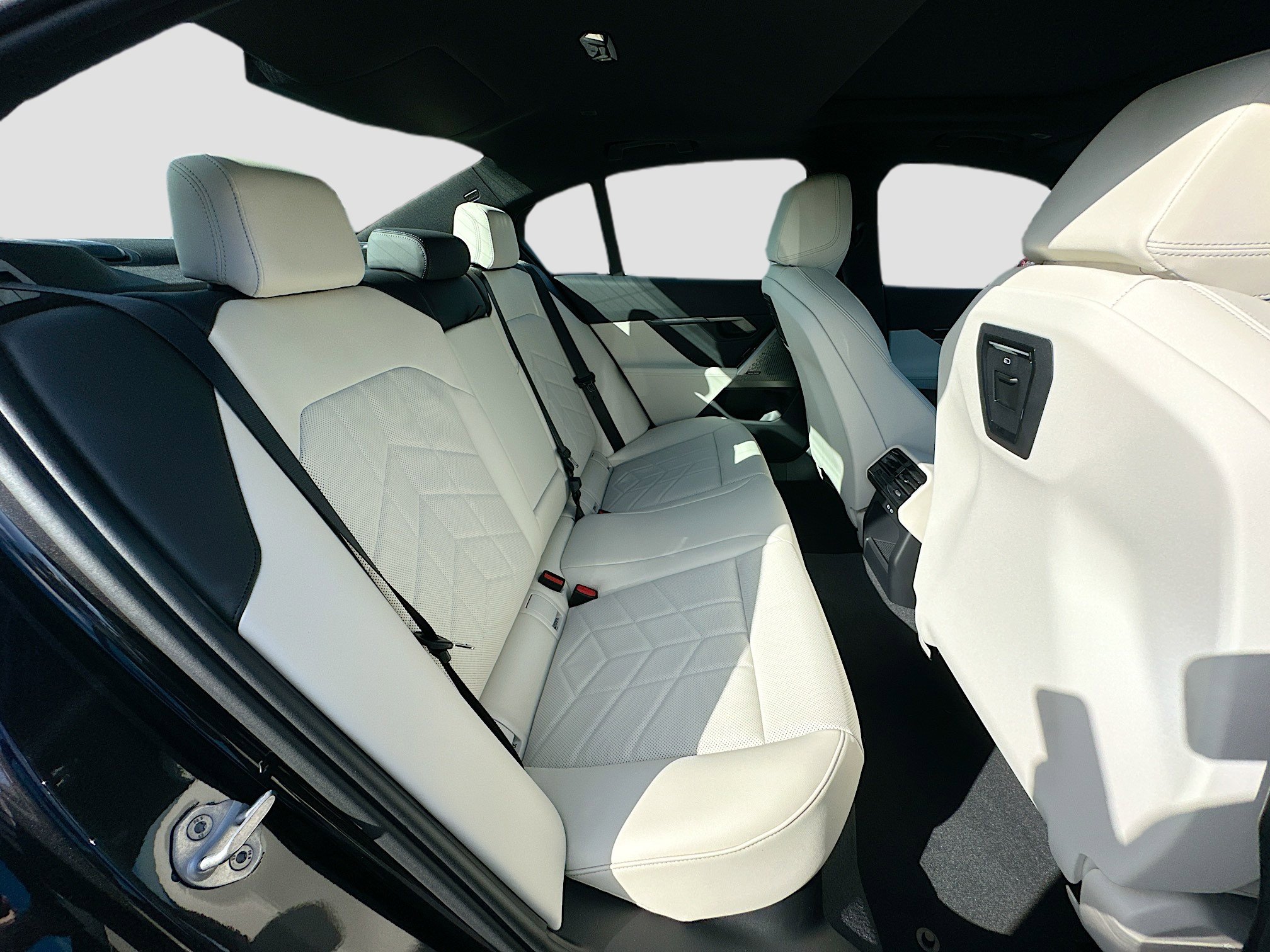 New 2026 BMW 530i w/ Premium Package image 22