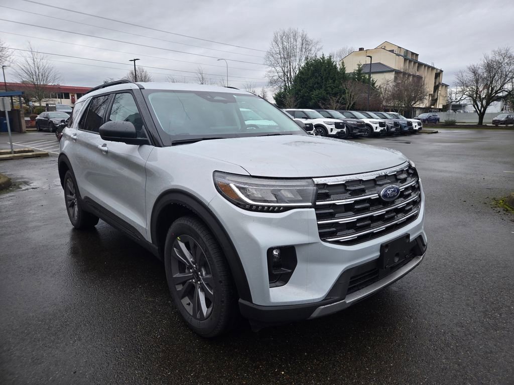 New 2026 Ford Explorer Active w/ Active Comfort Package image 3