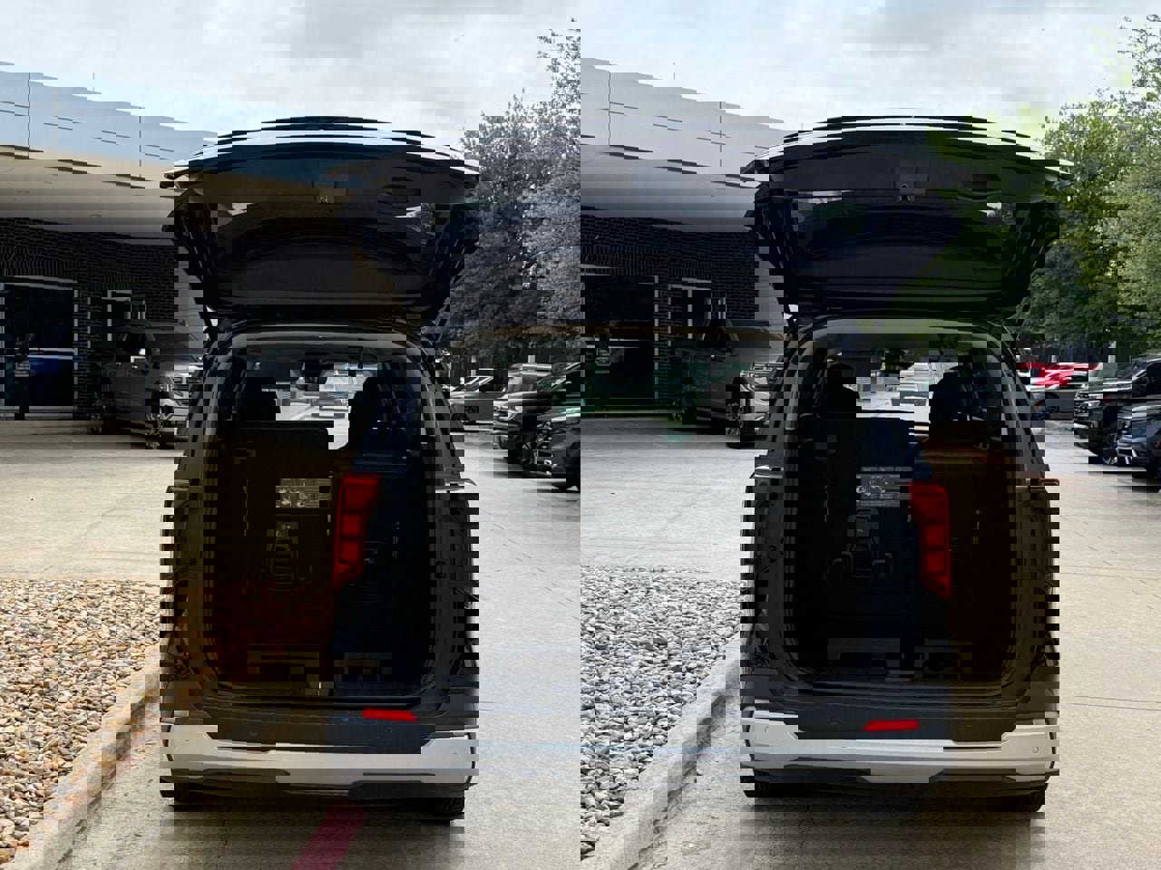 Used 2025 Kia Carnival image 7