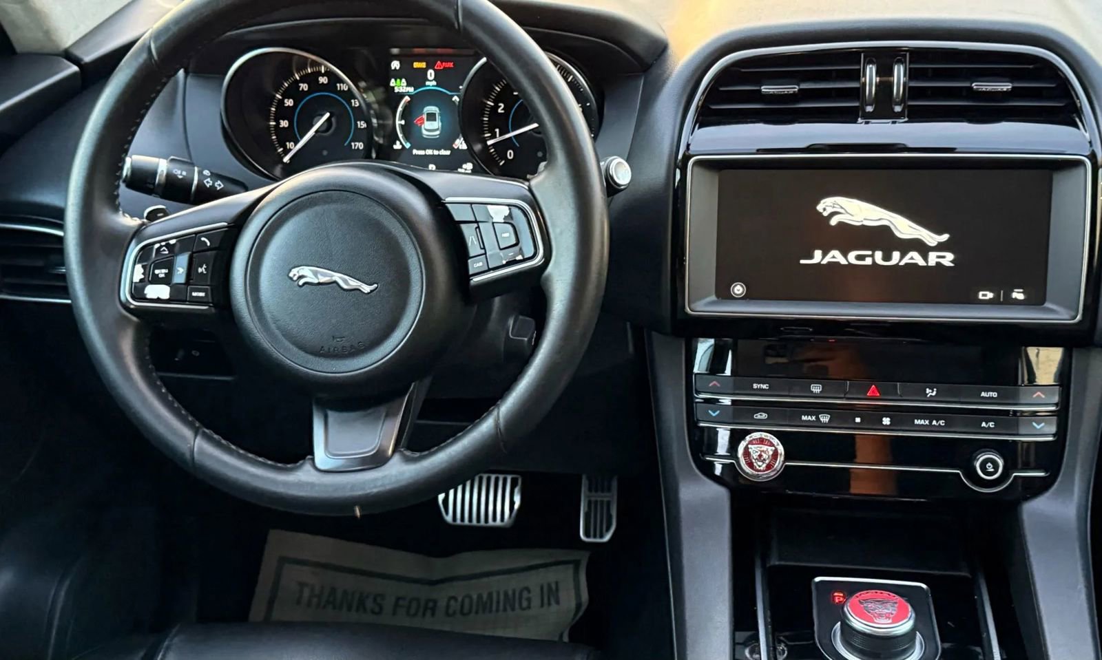 Used 2019 Jaguar F-PACE image 15