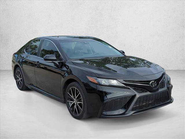 Used 2024 Toyota Camry SE w/ Convenience Package image 3