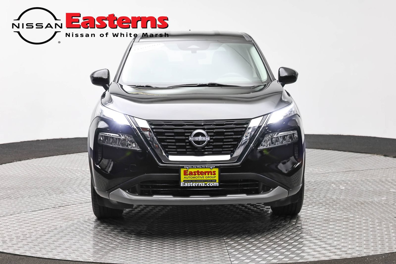 Used 2023 Nissan Rogue SV AWD/4WD image 2