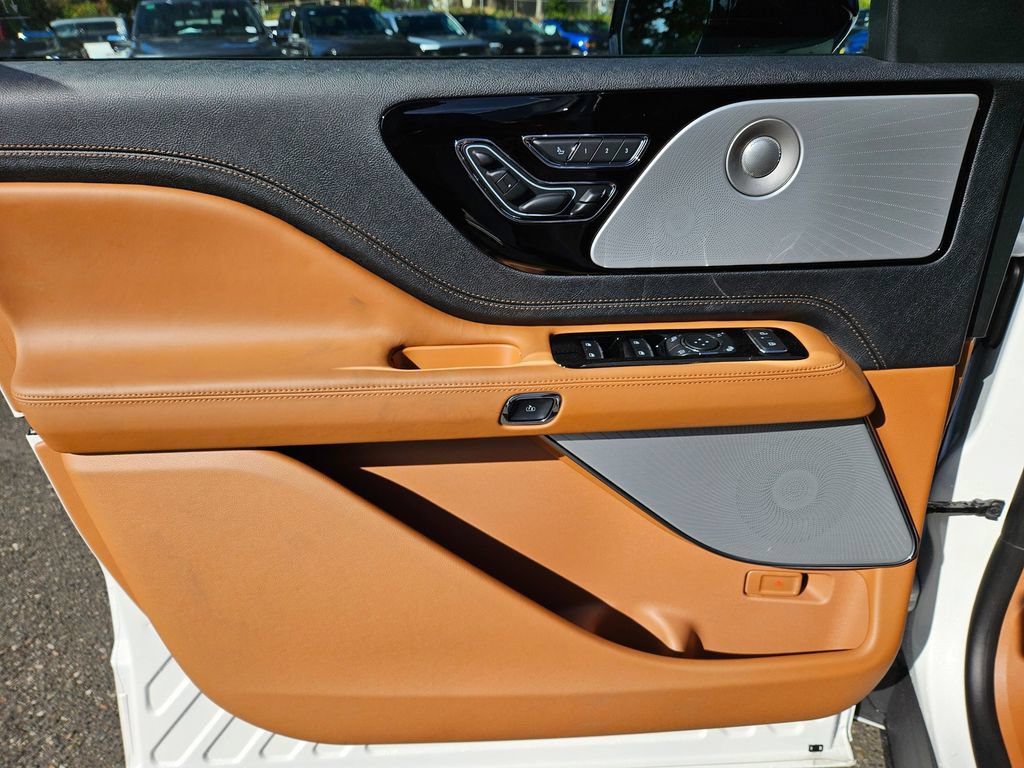 New 2026 Lincoln Aviator Black Label w/ Jet Appearance Package AWD/4WD image 21