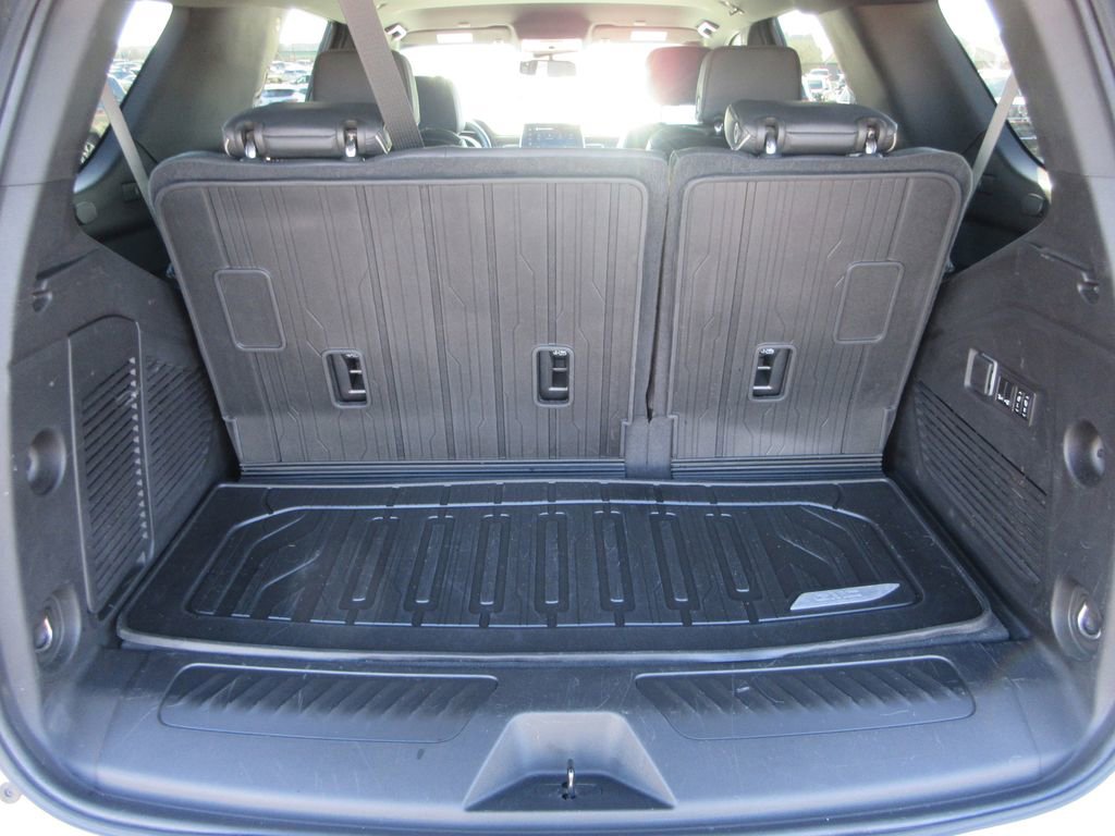 Certified 2023 GMC Yukon SLT w/ SLT Luxury Package image 12