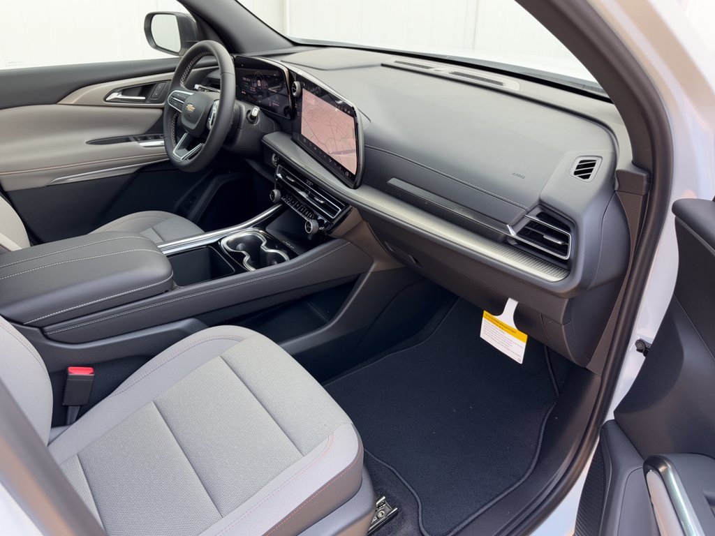 New 2027 Chevrolet Traverse LT FWD image 30