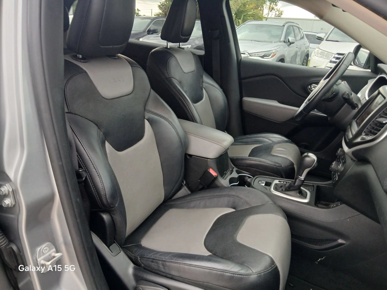 Used 2014 Jeep Cherokee Limited w/ Luxury Group FWD image 16