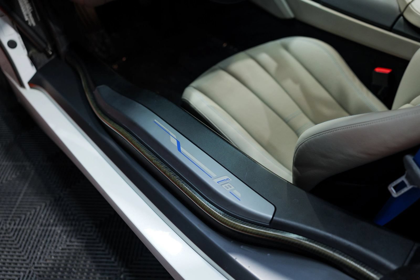 Used 2015 BMW i8 AWD/4WD image 6
