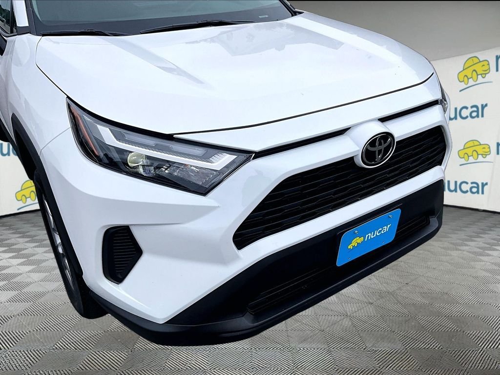 Used 2025 Toyota RAV4 XLE AWD/4WD image 32
