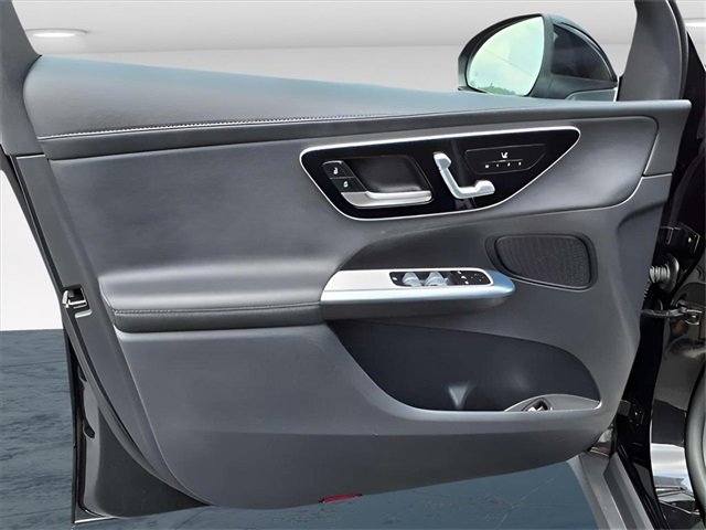 Used 2024 Mercedes-Benz GLC 300 image 23