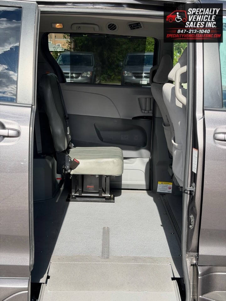 Used 2018 Toyota Sienna LE FWD image 20