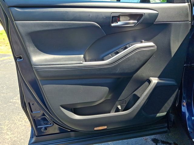 Used 2021 Toyota Highlander XSE AWD/4WD image 14