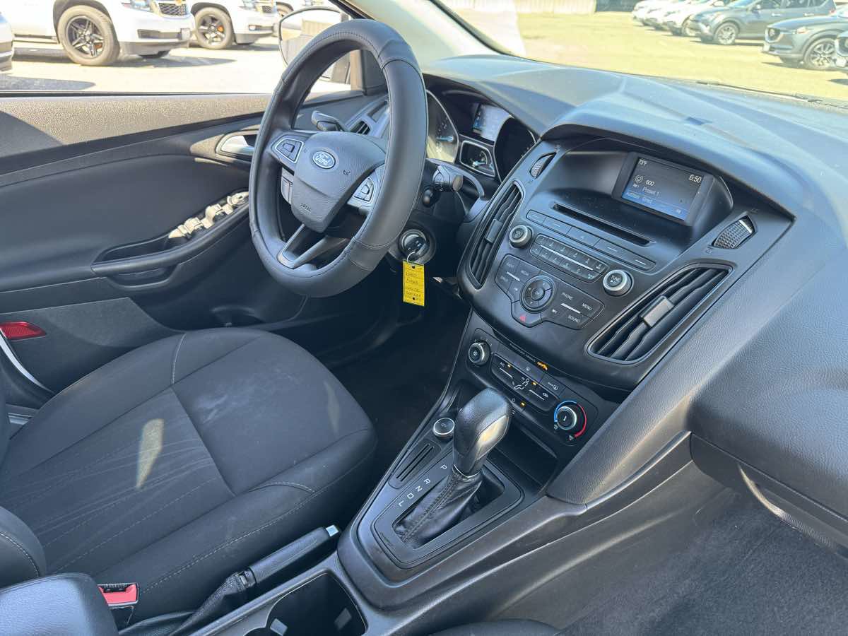 Used 2017 Ford Focus SE FWD image 13