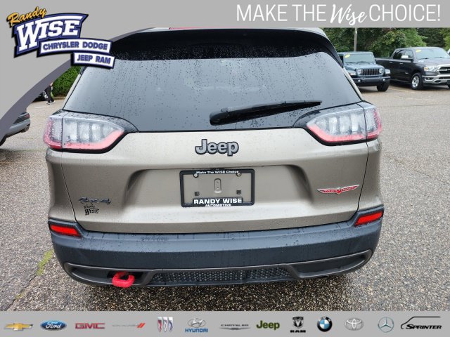Used 2019 Jeep Cherokee Trailhawk w/ Comfort & Convenience Group AWD/4WD image 4