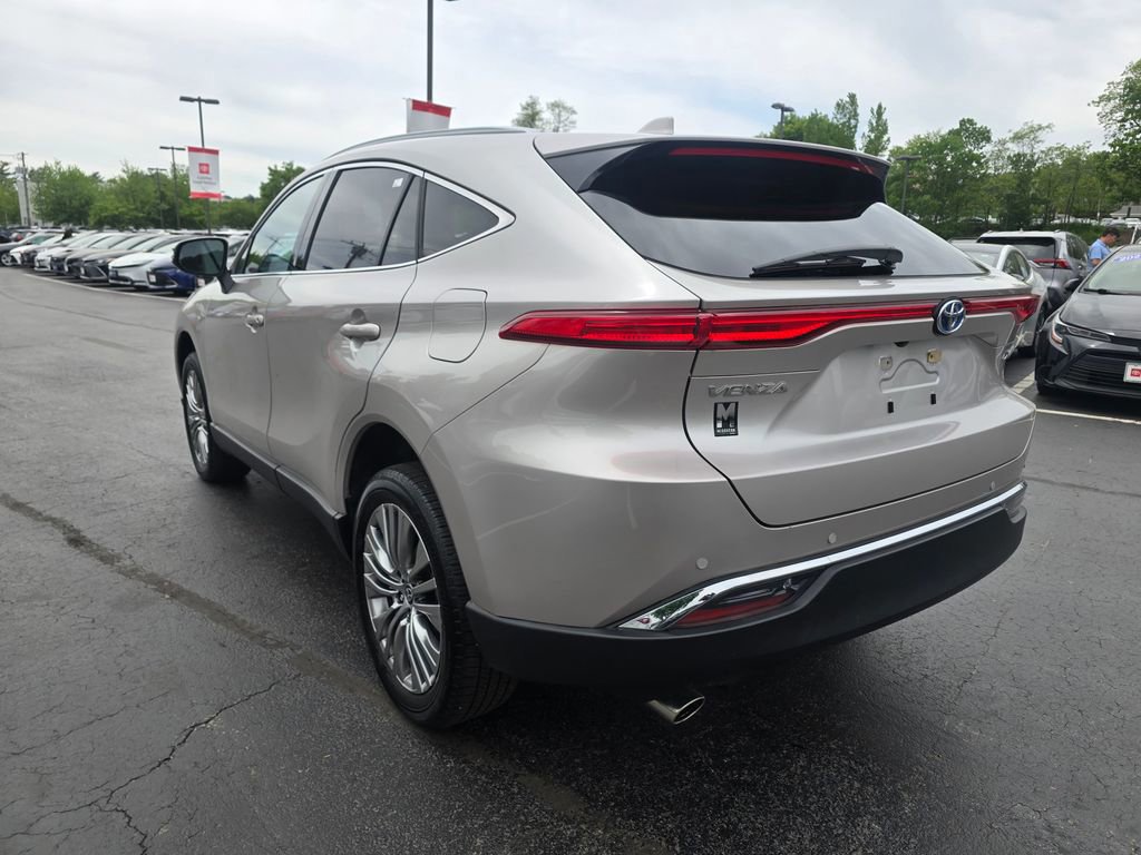 Used 2024 Toyota Venza XLE AWD/4WD image 5