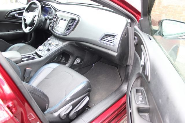 Used 2015 Chrysler 200 S FWD image 38