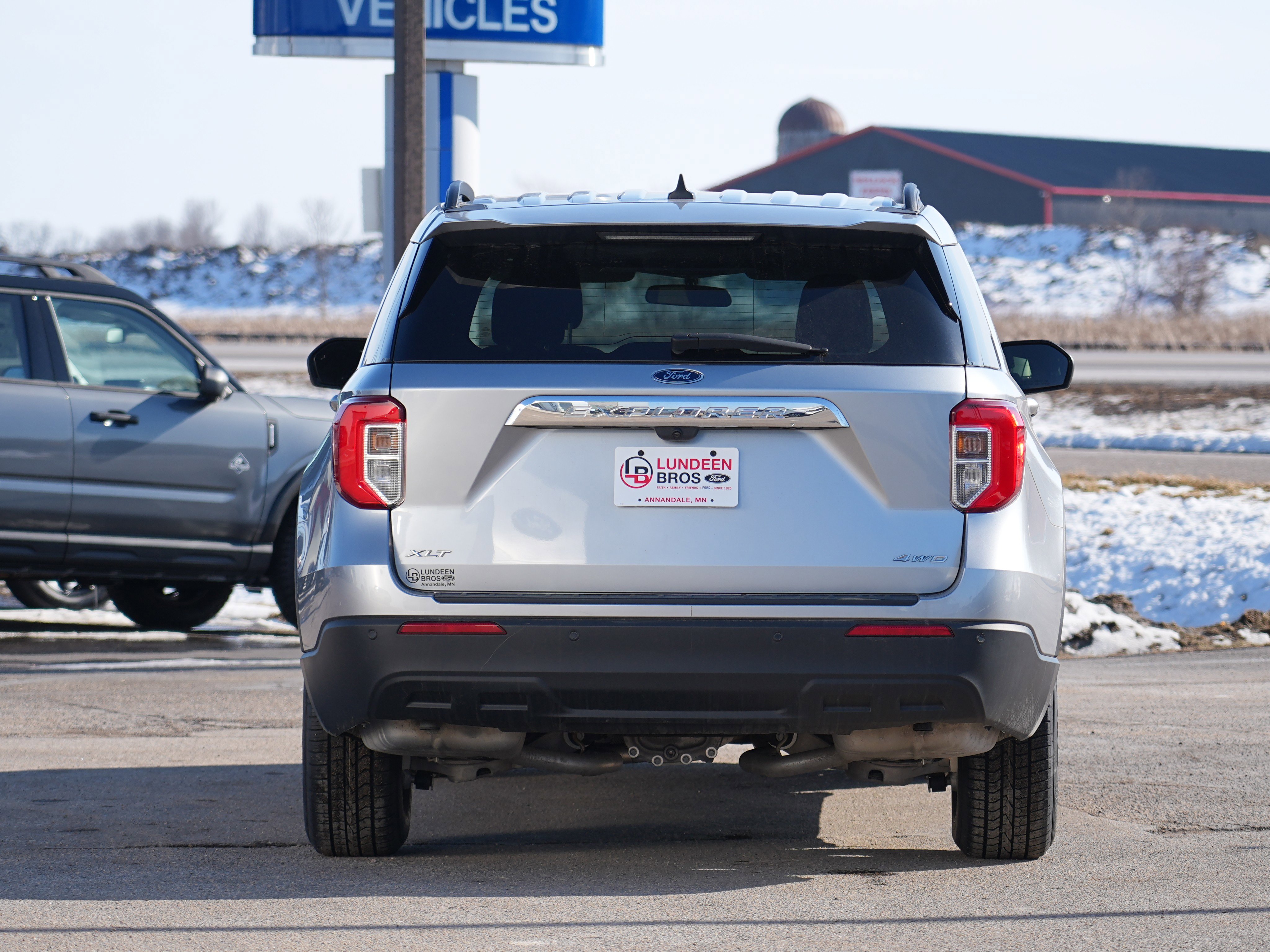 Used 2023 Ford Explorer XLT image 4