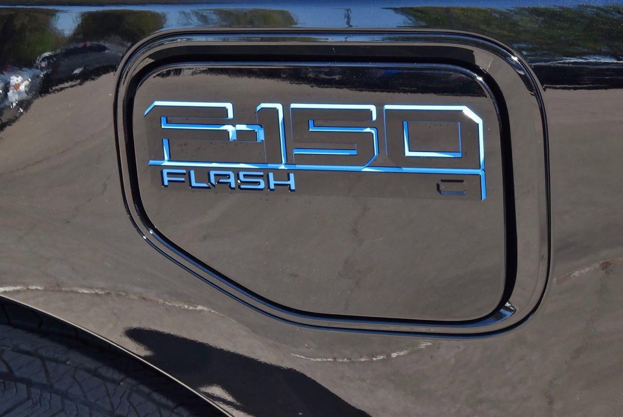 Used 2025 Ford F150 Lightning Flash AWD/4WD image 35
