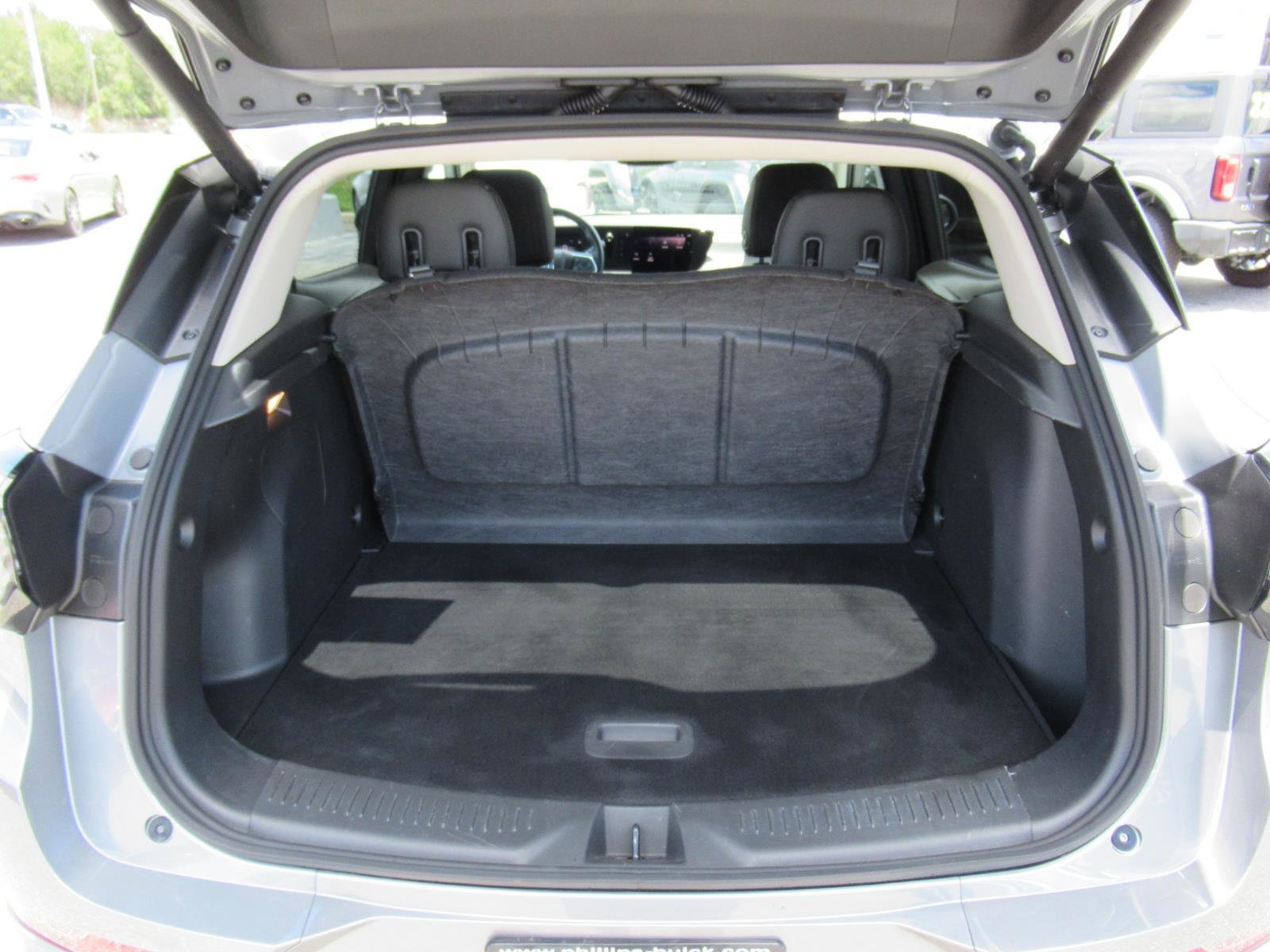 Used 2025 Buick Encore GX Avenir w/ Avenir Technology Package AWD/4WD image 32