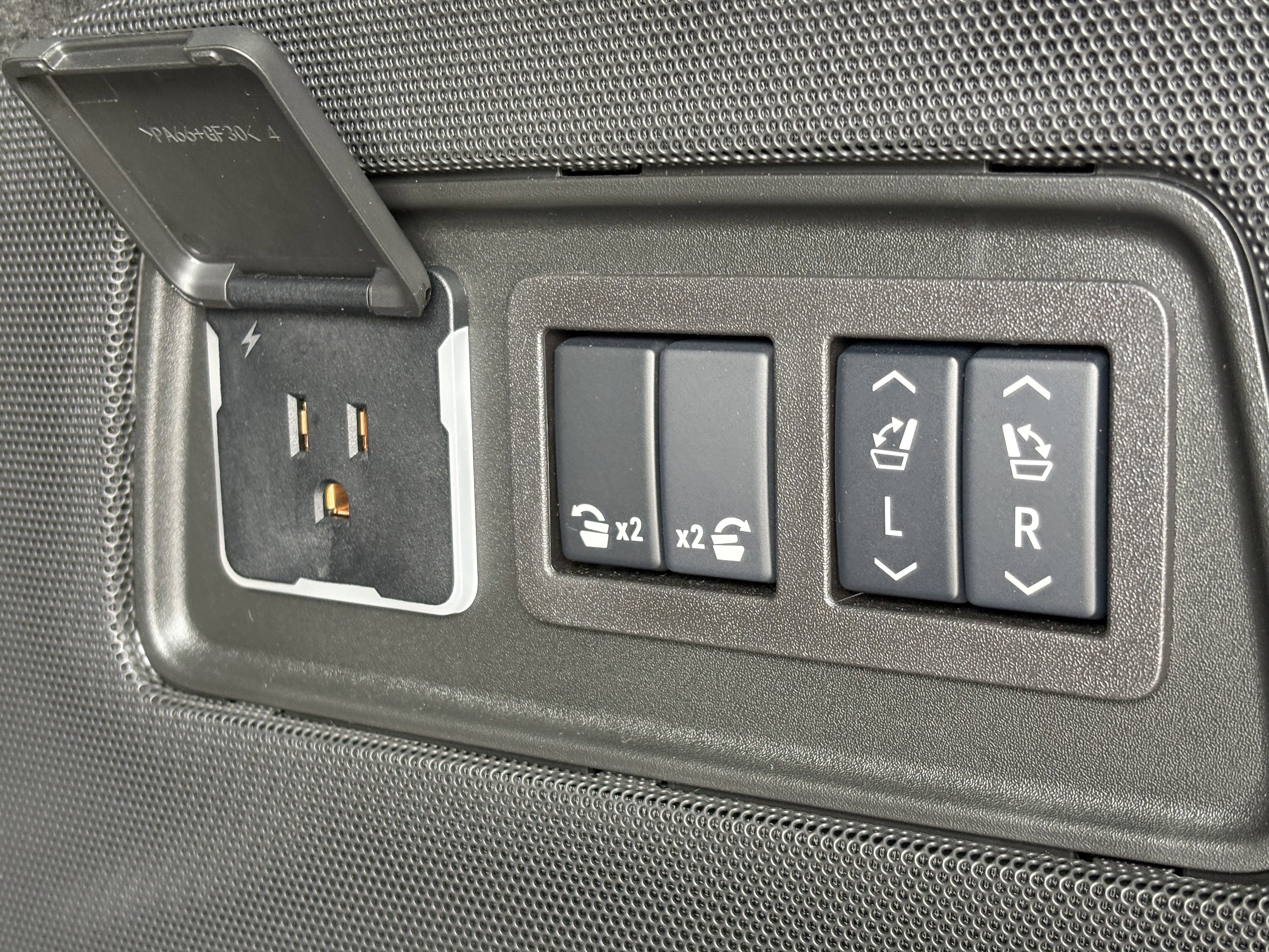 Used 2025 Cadillac Escalade V image 10