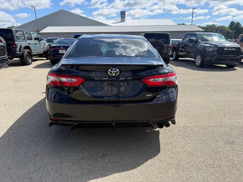 Used 2018 Toyota Camry SE w/ Moonroof Package FWD image 12