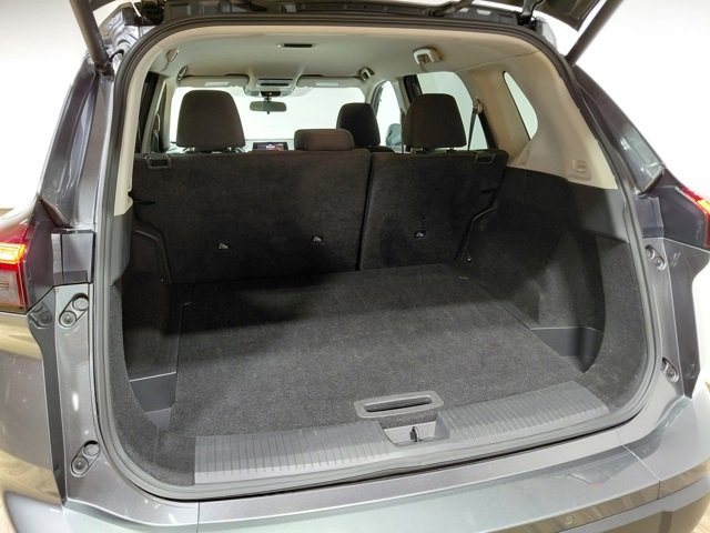 Used 2025 Nissan Rogue SV image 36