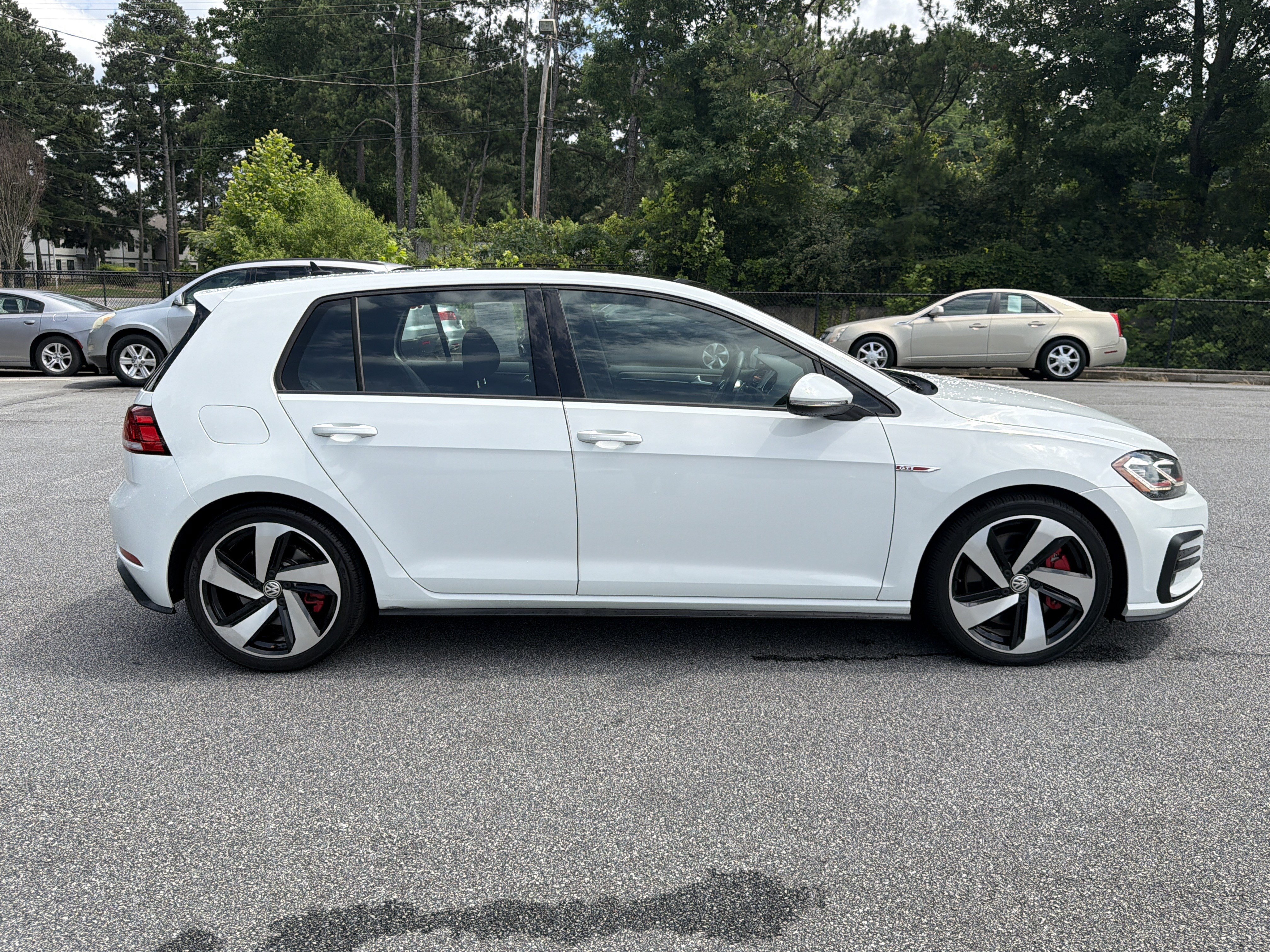 Used 2018 Volkswagen GTI SE FWD image 9