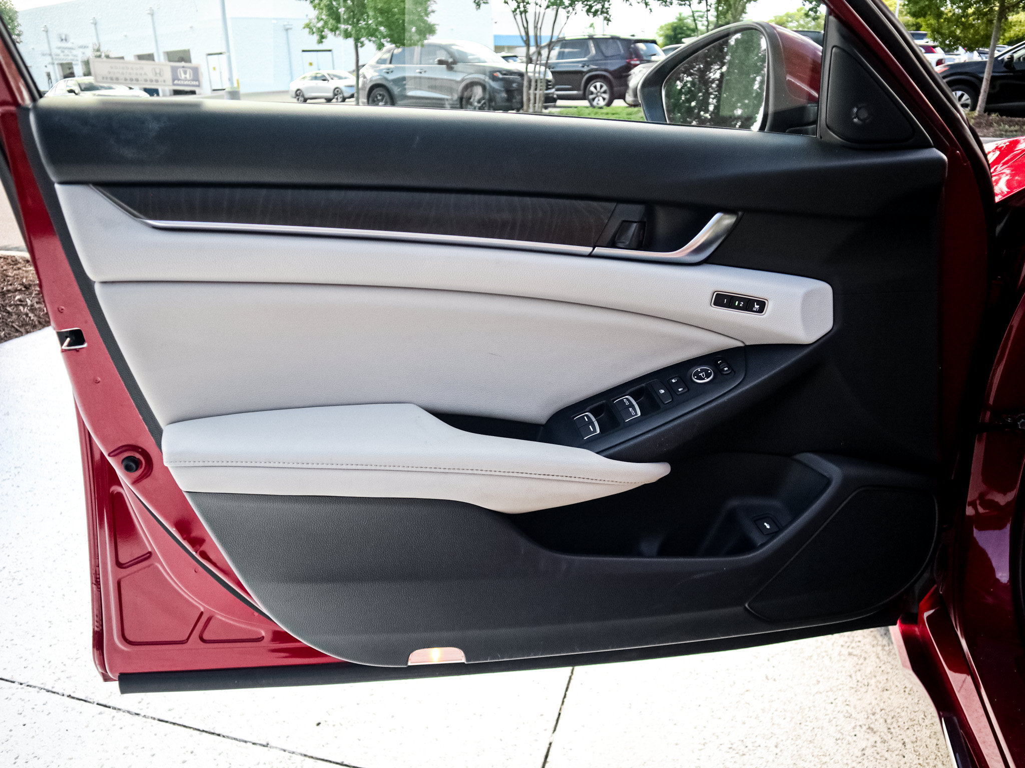 Used 2018 Honda Accord Touring image 14