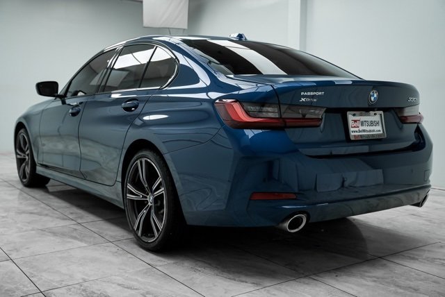 Used 2023 BMW 330i xDrive Sedan w/ Premium Package image 7
