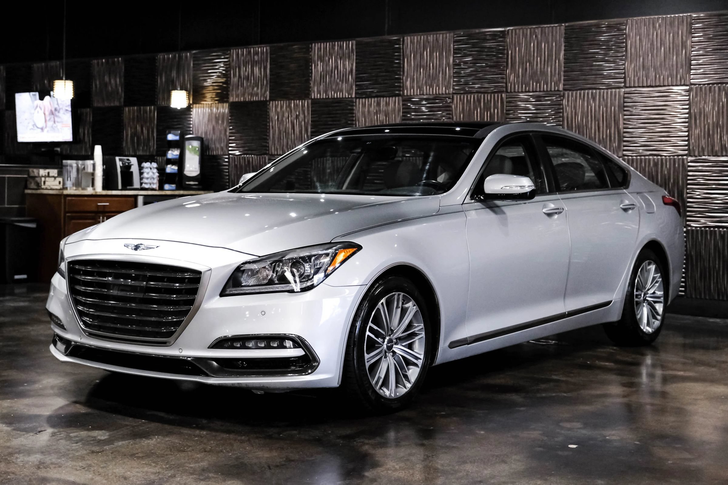 Used 2018 Genesis G80 3.8 w/ Option Group 02 RWD image 7