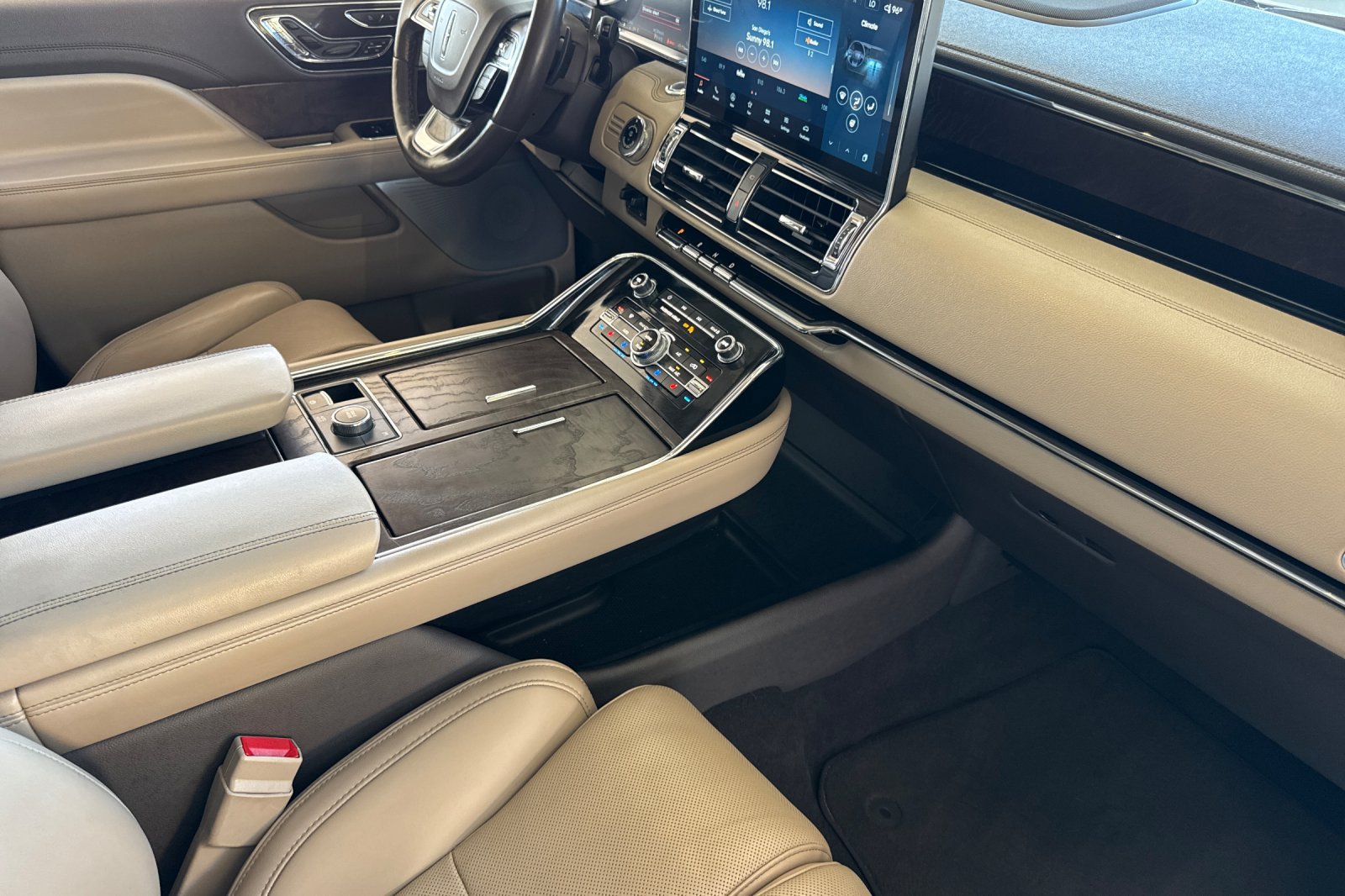 Used 2022 Lincoln Navigator Reserve AWD/4WD image 16