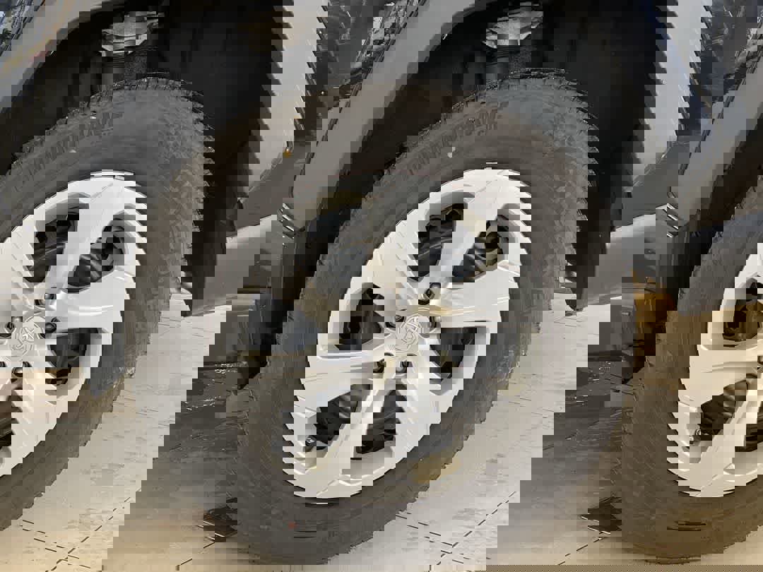 Used 2021 Toyota RAV4 LE image 13