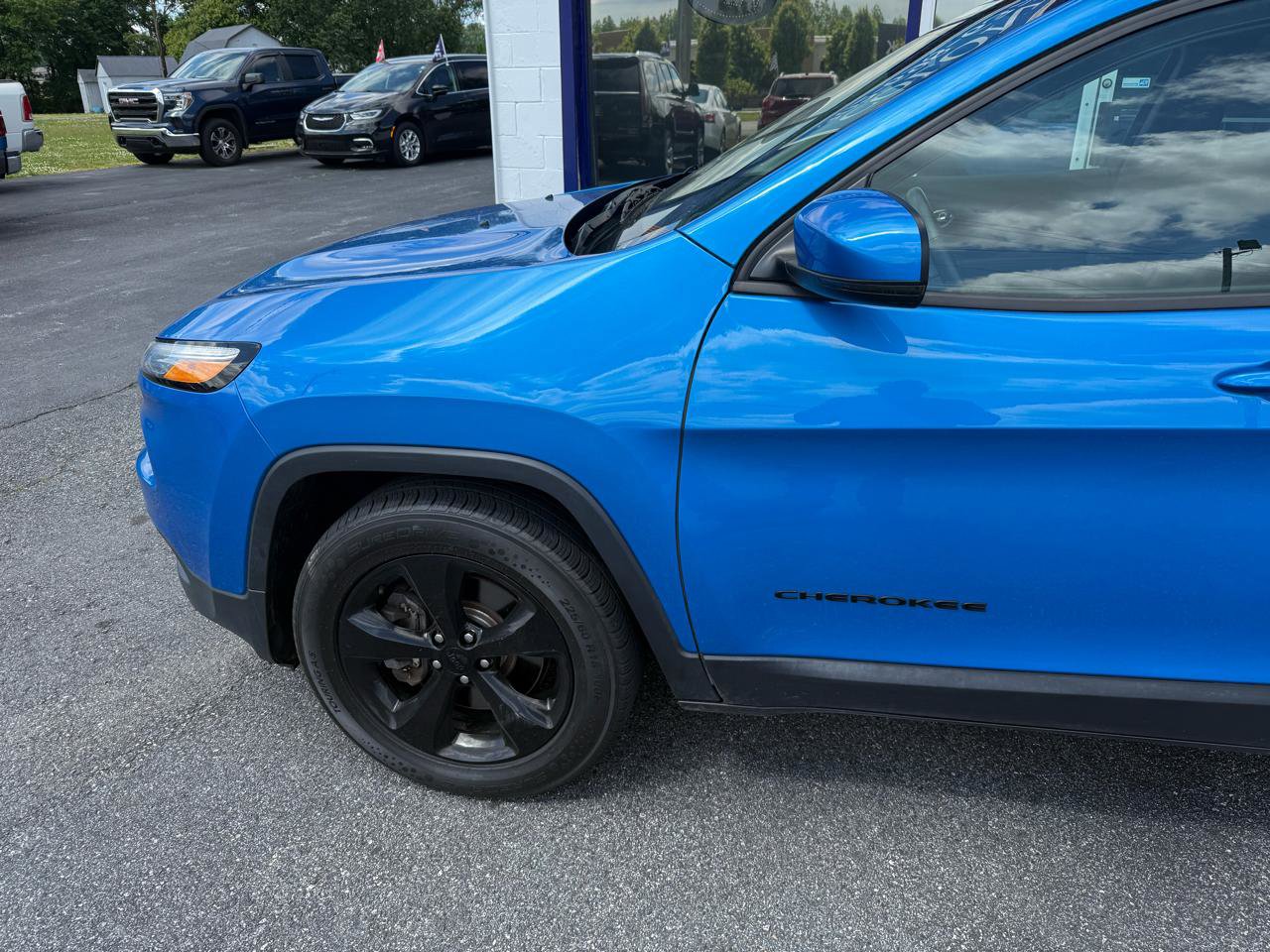 Used 2018 Jeep Cherokee Limited w/ High Altitude Package AWD/4WD image 3