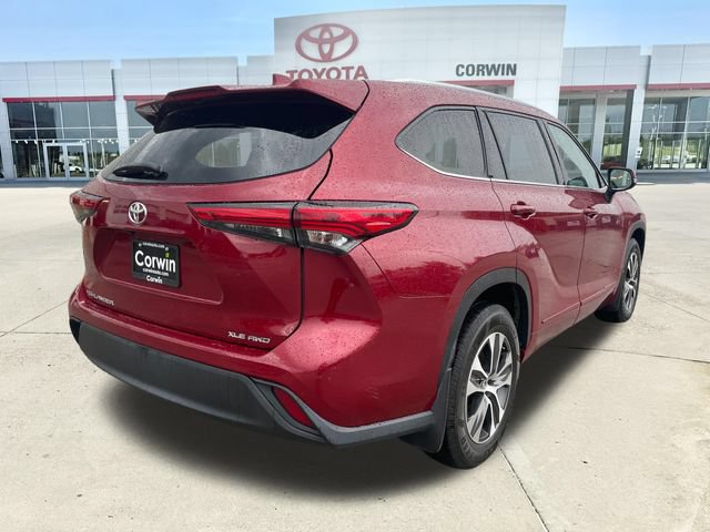 Used 2021 Toyota Highlander XLE AWD/4WD image 5