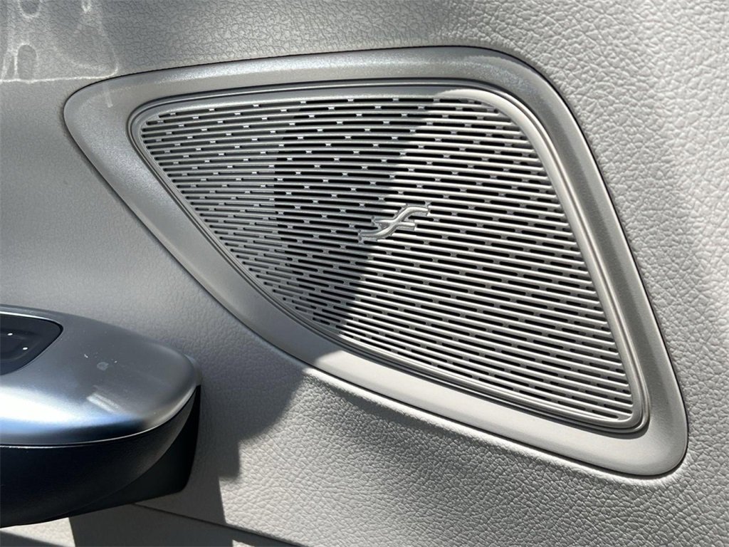 Used 2025 Mercedes-Benz C 300 4MATIC Sedan image 34