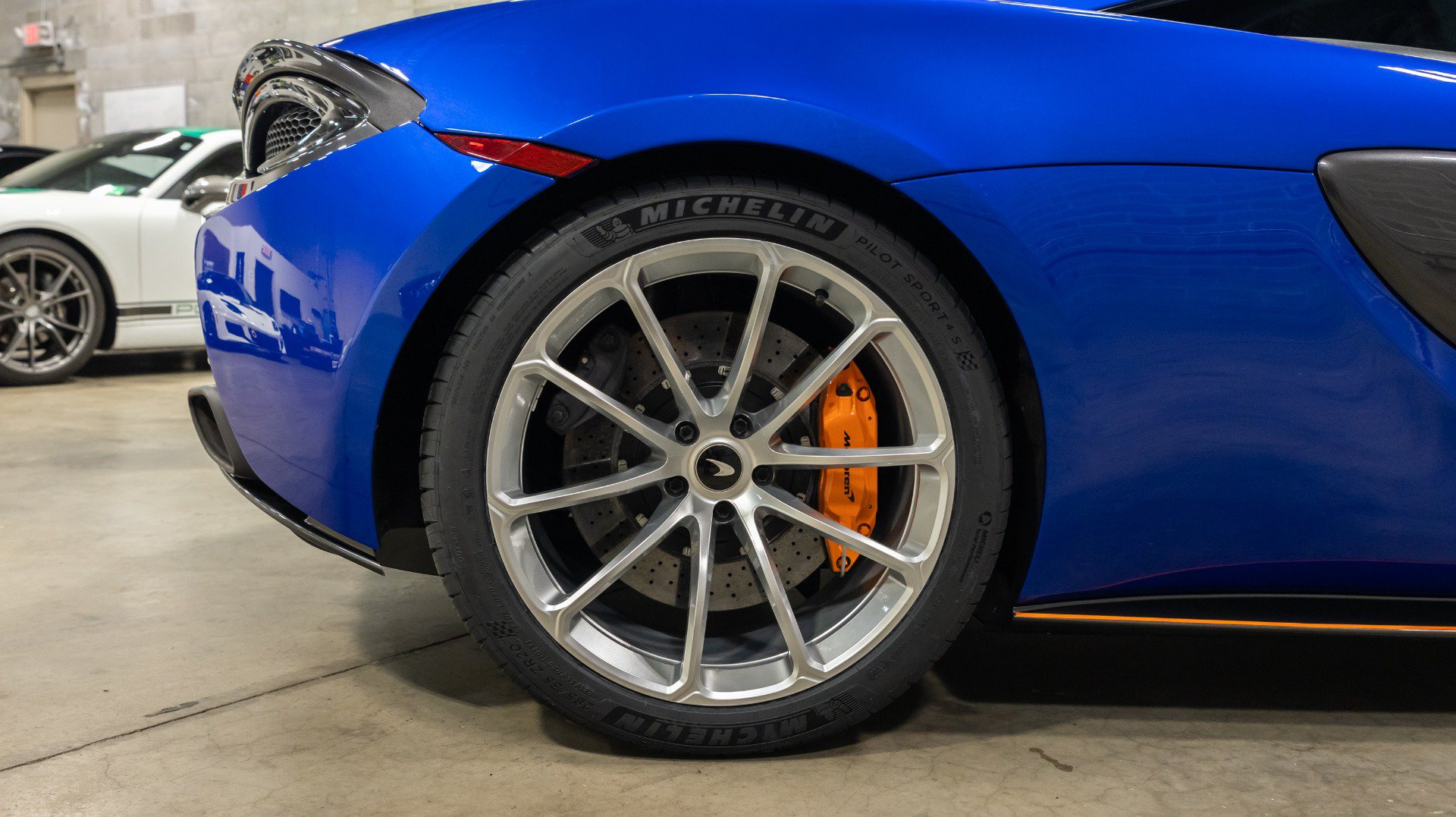 Used 2019 McLaren 570S Coupe RWD image 35
