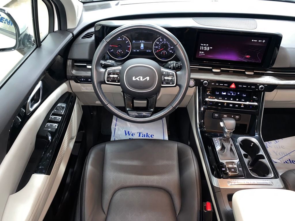 Used 2023 Kia Carnival EX FWD image 25