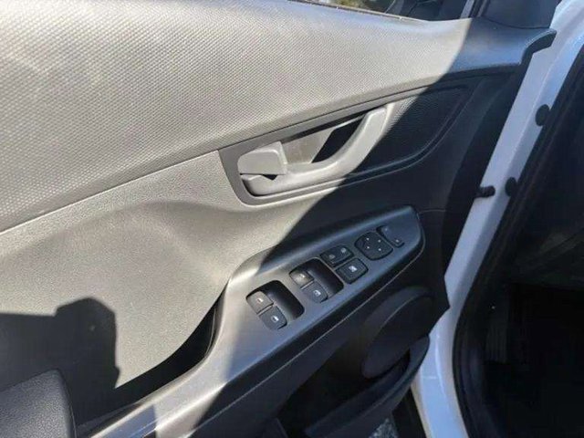 Used 2021 Hyundai Kona SEL w/ Cargo Package image 10