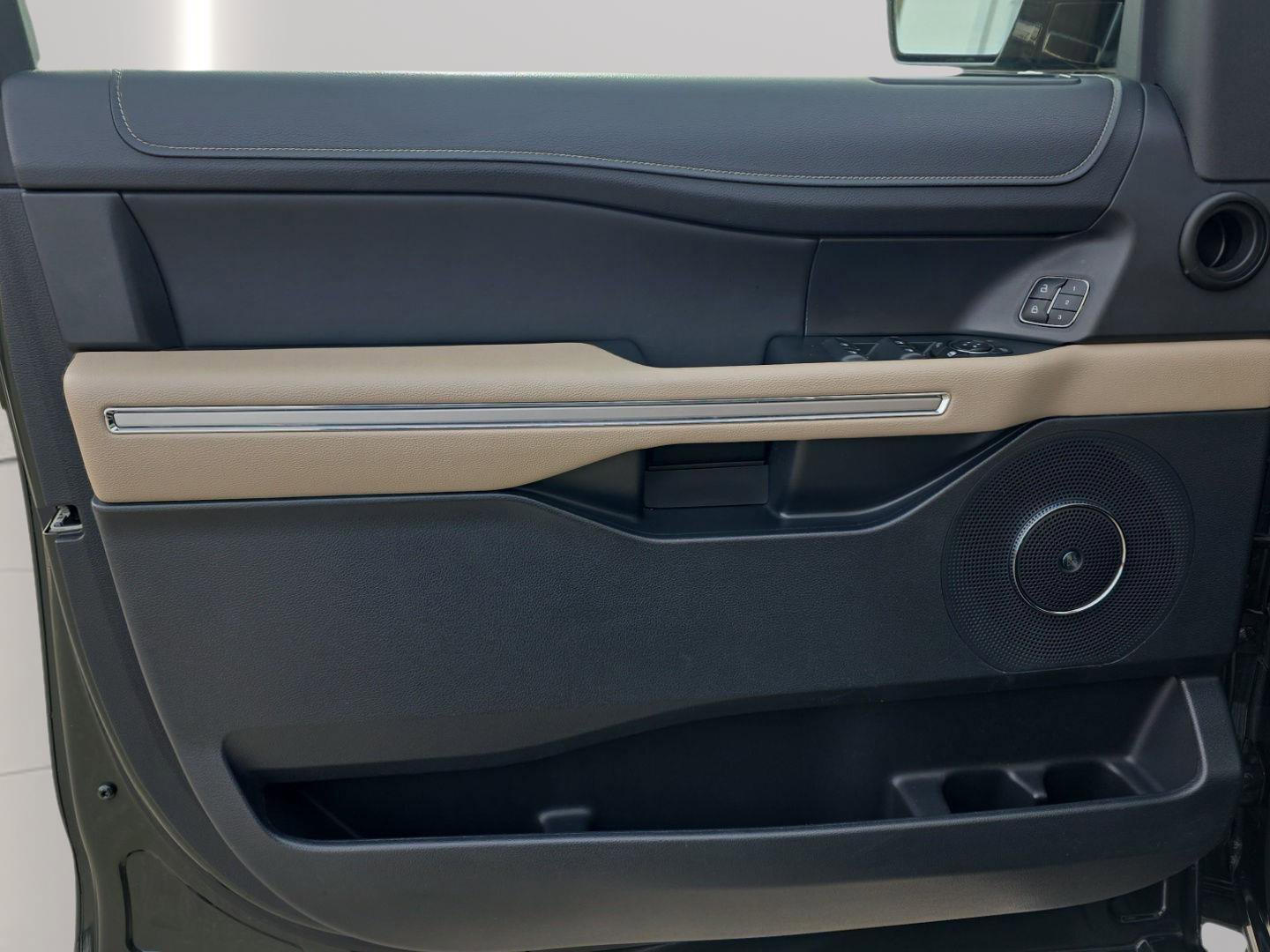 Used 2022 Ford Expedition Limited image 80