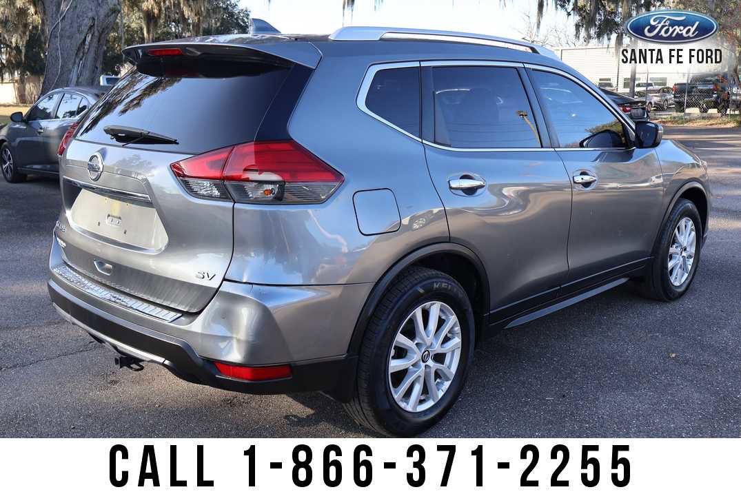 Used 2017 Nissan Rogue SV image 4