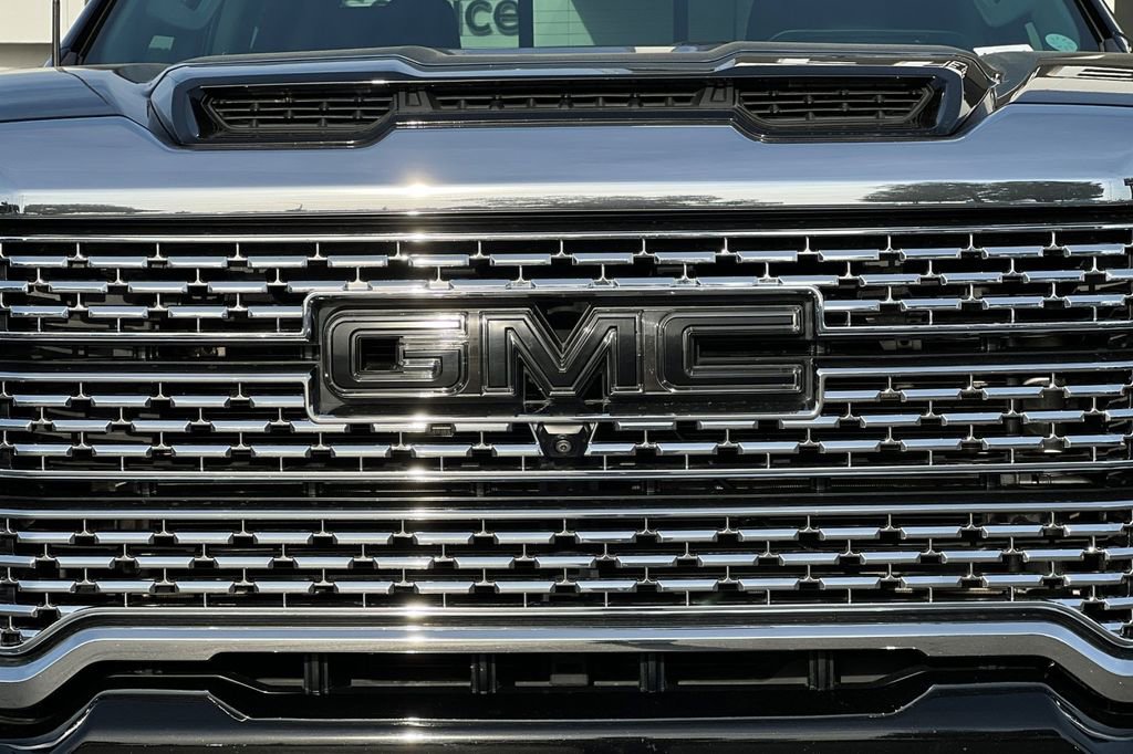 Used 2022 GMC Sierra 3500 Denali w/ Denali Black Diamond Edition image 40