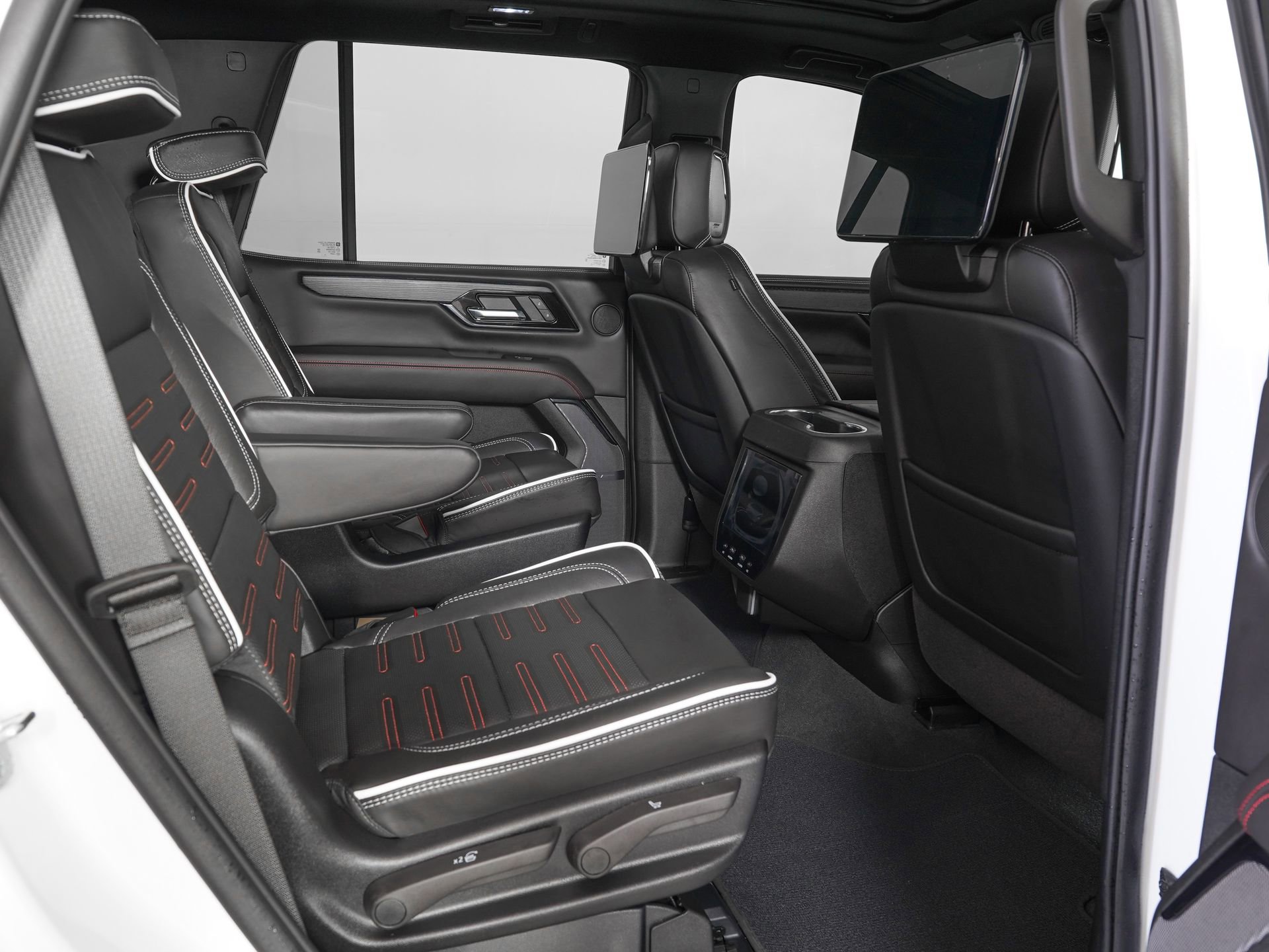 Used 2026 GMC Yukon AT4 Ultimate AWD/4WD image 9