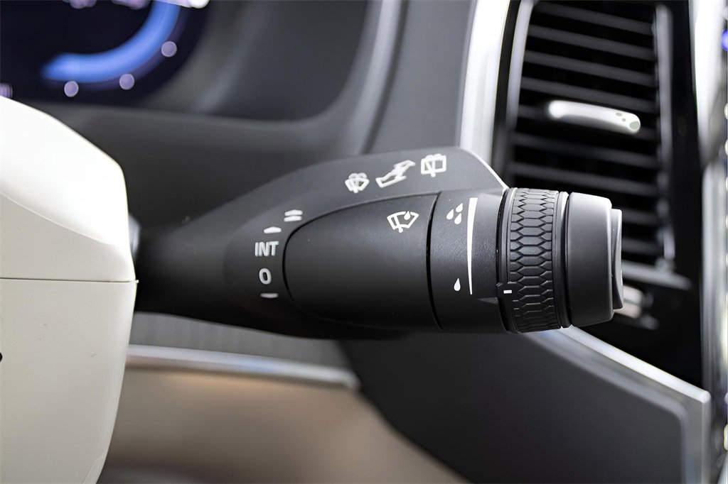 Certified 2025 Volvo XC90 T8 Plus w/ Protection Package Premier image 20