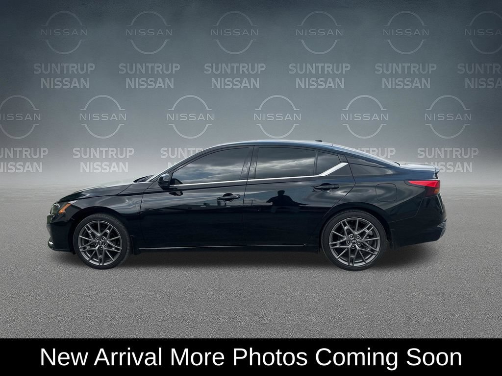 Used 2024 Nissan Altima 2.0 SR FWD image 3
